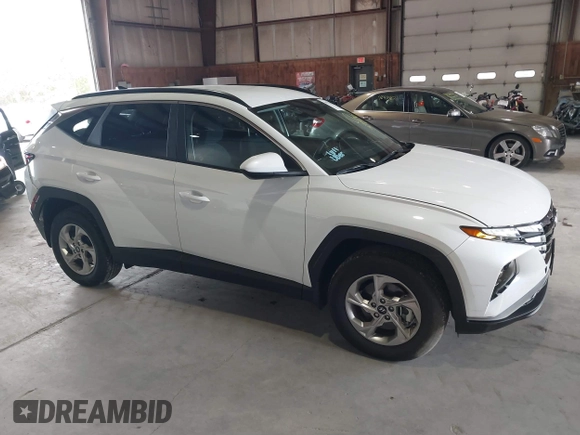 2024 Hyundai Tucson SEL z VIN KM8JBCDE4RU348066, wystawiony jako IAAI lot #40451653 z przebiegiem 3 742 mil mil oraz . Historia ofert i sprzedaży dostępna na DreamBid. Obrazek 1.