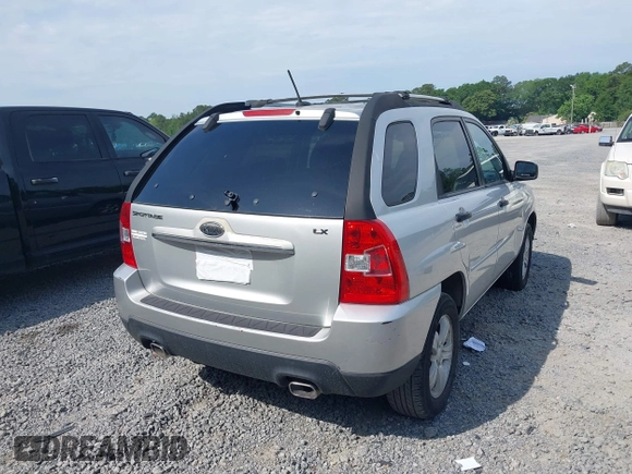 2009 Kia Sportage LX with VIN KNDJF724097567972, listed as a IAAI auction lot 42101204 with 221,299 mi miles. Bid and sale history available at carsss.com. Image 4.