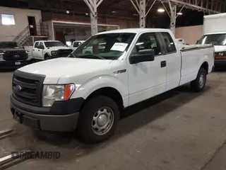2014 Ford F-150 XL z VIN 1FTFX1CF5EKG53334, wystawiony jako IAAI lot #42278412 z przebiegiem 172 450 mil mil oraz . Historia ofert i sprzedaży dostępna na DreamBid. Obrazek 18.