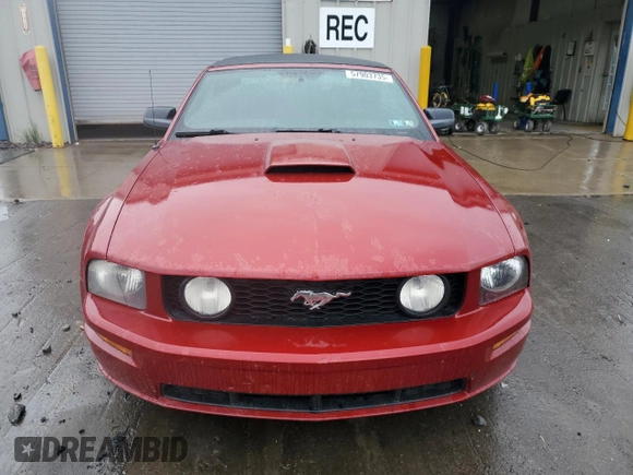 2008 Ford Mustang GT Deluxe z VIN 1ZVHT85HX85156503, wystawiony jako Copart lot #57903735 z przebiegiem 214 751 mil mil oraz Szkody całkowita. Historia ofert i sprzedaży dostępna na DreamBid. Obrazek 5.
