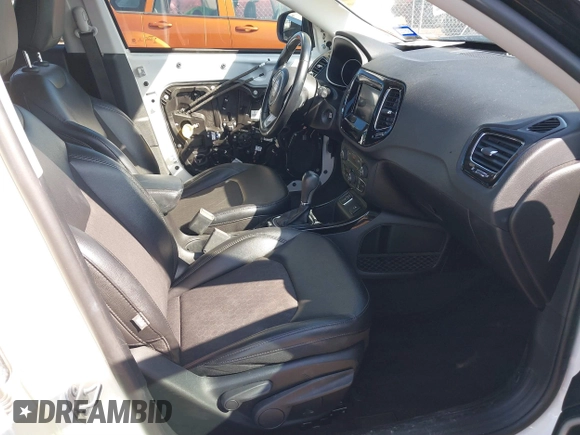 2020 Jeep Compass Latitude with VIN 3C4NJCBB6LT147594, listed as a IAAI auction lot 41592201 with 32,383 mi miles and . Bid and sale history available at DreamBid. Image 5.