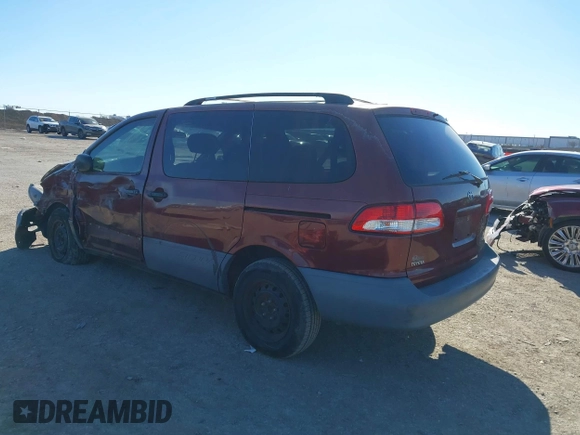 2002 Toyota Sienna CE with VIN 4T3ZF19C52U463405, listed as a IAAI auction lot 41658109 with 138,726 mi miles. Bid and sale history available at carsss.com. Image 3.