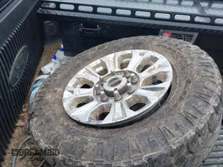 2019 Ford F-250 XL with VIN 1FT7W2B60KEG82555, listed as a IAAI auction lot 42203933 with 163,407 mi miles and . Bid and sale history available at DreamBid. Image 18.