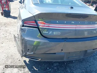 2016 Lincoln MKZ z VIN 3LN6L2G90GR632116, wystawiony jako IAAI lot #41836442 z przebiegiem 121 223 mil mil oraz . Historia ofert i sprzedaży dostępna na DreamBid. Obrazek 13.