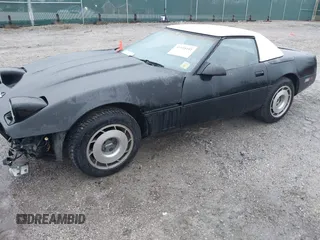 1987 Chevrolet Corvette z VIN 1G1YY3184H5124409, wystawiony jako IAAI lot #41518101 z przebiegiem 121 592 mil mil oraz . Historia ofert i sprzedaży dostępna na DreamBid. Obrazek 2.