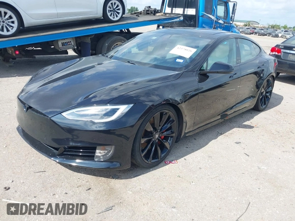 2017 Tesla Model S 100D z VIN 5YJSA1E45HF198921, wystawiony jako IAAI lot #42378026 z przebiegiem 104 967 mil mil oraz . Historia ofert i sprzedaży dostępna na DreamBid. Obrazek 16.