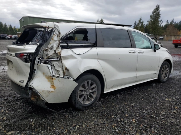 2021 Toyota Sienna XLE with VIN 5TDYSKFC1MS019685, listed as a Copart auction lot 52009665 with 0 mi miles and Salvage Title. Bid and sale history available at carsss.com. Image 3.