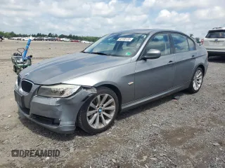 2011 BMW 3 Series 328i z VIN WBAPH7C54BE461468, wystawiony jako Copart lot #60198135 z przebiegiem 235 148 mil mil oraz Czysty tytuł • Clean title. Historia ofert i sprzedaży dostępna na DreamBid. Obrazek 1.