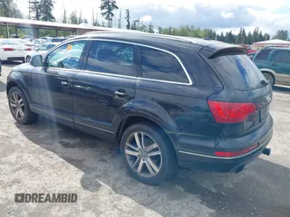2013 Audi Q7 Premium Plus z VIN WA1LGAFE3DD009852, wystawiony jako IAAI lot #42310347 z przebiegiem 179 483 mil mil oraz . Historia ofert i sprzedaży dostępna na DreamBid. Obrazek 3.