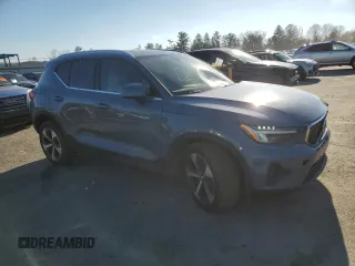 2023 Volvo XC40 Plus Bright Theme с VIN YV4L12UN8P2913418, выставлен на аукционе Copart как лот 88422125 с пробегом 27 447 миль миль и Списание • Salvage title. История ставок и продаж доступна на DreamBid. Изображение 4.