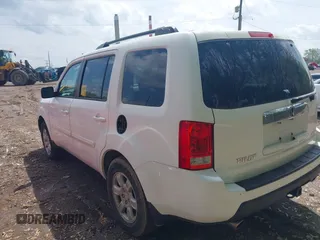 2011 Honda Pilot EX-L with VIN 5FNYF4H58BB085635, listed as a IAAI auction lot 42114205 with 218,399 mi miles. Bid and sale history available at carsss.com. Image 3.