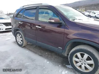 2011 Kia Sorento LX with VIN 5XYKTDA14BG040934, listed as a IAAI auction lot 41533617 with 118,030 mi miles. Bid and sale history available at carsss.com. Image 6.
