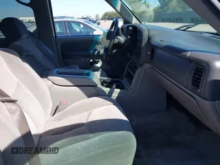 2003 Chevrolet Suburban LT z VIN 3GNFK16T43G175581, wystawiony jako IAAI lot #41584032 z przebiegiem Nie podano mil oraz . Historia ofert i sprzedaży dostępna na DreamBid. Obrazek 5.