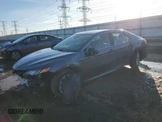2024 Toyota Camry LE z VIN 4T1C11AK0RU190674, wystawiony jako Copart lot #47851315 z przebiegiem 6412 mil mil oraz Szkody całkowita. Historia ofert i sprzedaży dostępna na DreamBid. Obrazek 1.