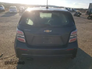 2020 Chevrolet Sonic LT z VIN 1G1JG6SB0L4117942, wystawiony jako Copart lot #45211285 z przebiegiem 88 597 mil mil oraz Szkoda całkowita • Salvage title. Historia ofert i sprzedaży dostępna na DreamBid. Obrazek 6.