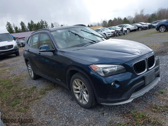 2015 BMW X1 xDrive28i with VIN WBAVL1C56FVY27567, listed as a IAAI auction lot 42047505 with 160,013 mi miles. Bid and sale history available at carsss.com. Image 1.