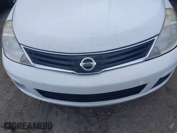 2011 Nissan Versa S z VIN 3N1BC1CP7BL442992, wystawiony jako IAAI lot #42184608 z przebiegiem 175 794 mil mil oraz . Historia ofert i sprzedaży dostępna na DreamBid. Obrazek 6.