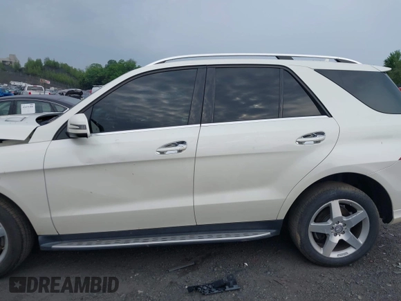 2014 Mercedes-Benz M 550 with VIN 4JGDA7DBXEA328591, listed as a IAAI auction lot 42487544 with 122,136 mi miles and . Bid and sale history available at DreamBid. Image 14.