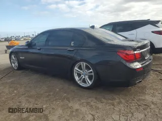 2015 BMW 7 Series 750Li xDrive z VIN WBAYF8C56FD654233, wystawiony jako Copart lot #83321604 z przebiegiem Nie podano mil oraz Nie do naprawy • Non repairable. Historia ofert i sprzedaży dostępna na DreamBid. Obrazek 2.