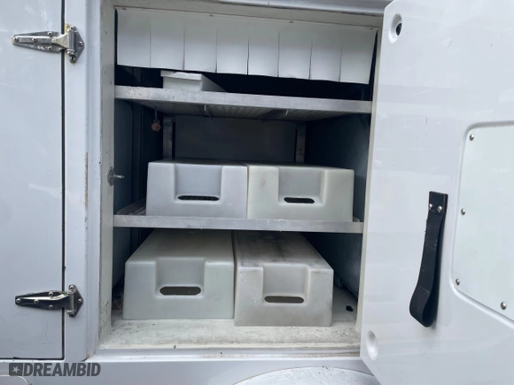 2018 Ford Econoline Commercial Cutaway with VIN 1FDXE4FS4JDC33224, listed as a Copart auction lot 44239625 with NaN miles and Clean Title. Bid and sale history available at carsss.com. Image 6.