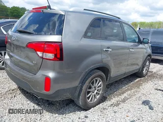 2015 Kia Sorento LX with VIN 5XYKT4A75FG640517, listed as a IAAI auction lot 42019468 with 135,710 mi miles. Bid and sale history available at carsss.com. Image 4.