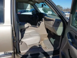 2005 GMC Yukon XL SLE with VIN 1GKEC16Z95R172186, listed as a IAAI auction lot 41659861 with 130,305 mi miles and . Bid and sale history available at DreamBid. Image 5.