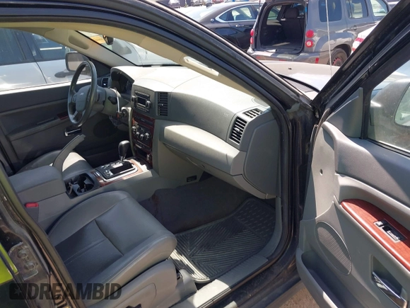 2006 Jeep Grand Cherokee Limited with VIN 1J4HR58N26C317155, listed as a IAAI auction lot 42103881 with 125,341 mi miles. Bid and sale history available at carsss.com. Image 5.