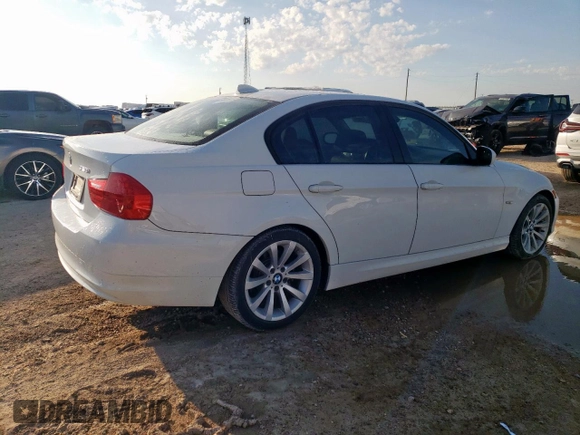 2011 BMW 3 Series 328i z VIN WBAPH5C57BA447804, wystawiony jako Copart lot #60619365 z przebiegiem 85 105 mil mil oraz Czysty tytuł • Clean title. Historia ofert i sprzedaży dostępna na DreamBid. Obrazek 3.