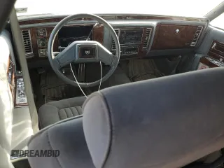 1990 Cadillac Brougham z VIN 1G6DW5476LR721785, wystawiony jako Copart lot #47170405 z przebiegiem Nie podano mil oraz Szkody całkowita. Historia ofert i sprzedaży dostępna na DreamBid. Obrazek 8.