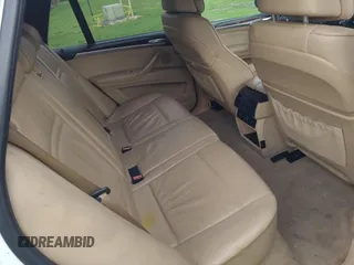 2009 BMW X5 35d z VIN 5UXFF035X9LJ98032, wystawiony jako Copart lot #60169065 z przebiegiem 228 704 mil mil oraz Czysty tytuł • Clean title. Historia ofert i sprzedaży dostępna na DreamBid. Obrazek 6.