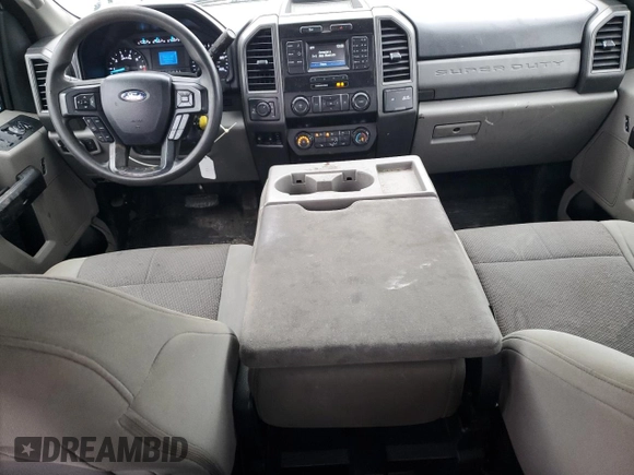 2019 Ford F-250 XL z VIN 1FT7X2B61KEF55620, wystawiony jako Copart lot #44321215 z przebiegiem 105 823 mil mil oraz Szkoda całkowita • Salvage title. Historia ofert i sprzedaży dostępna na DreamBid. Obrazek 8.