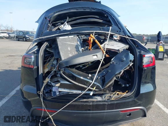 2024 Tesla Model Y Long Range with VIN 7SAYGDEE4RF149894, listed as a IAAI auction lot 41771185 with Not Provided miles and . Bid and sale history available at DreamBid. Image 15.