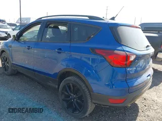 2019 Ford Escape SE with VIN 1FMCU0GD1KUB00318, listed as a IAAI auction lot 42059468 with 1 mi miles. Bid and sale history available at carsss.com. Image 3.