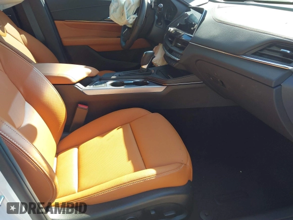 2025 Cadillac CT4 Premium Luxury z VIN 1G6DB5RK3S0110690, wystawiony jako IAAI lot #41540815 z przebiegiem 1 749 mil mil oraz . Historia ofert i sprzedaży dostępna na DreamBid. Obrazek 5.