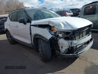 2020 Volvo XC40 R-Design с VIN YV4162UM9L2275948, выставлен на аукционе IAAI как лот 41562917 с пробегом 49 749 миль миль и . История ставок и продаж доступна на DreamBid. Изображение 1.
