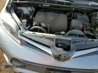 2019 Toyota Sienna Limited Premium with VIN 5TDDZ3DCXKS216984, listed as a Copart auction lot 84034875 with 73,073 mi miles and Salvage title. Bid and sale history available at DreamBid. Image 17.