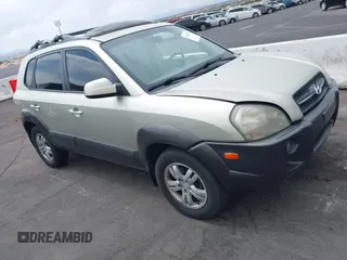 2006 Hyundai Tucson GLS with VIN KM8JN12DX6U375368, listed as a IAAI auction lot 42068764 with 136,352 mi miles. Bid and sale history available at carsss.com. Image 1.