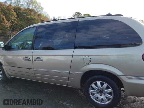 2005 Chrysler Town & Country Touring with VIN 2C4GP54L15R131849, listed as a IAAI auction lot 41933389 with 276,344 mi miles. Bid and sale history available at carsss.com. Image 14.