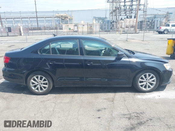 2015 Volkswagen Jetta SE z VIN 3VWD17AJXFM259306, wystawiony jako IAAI lot #42418042 z przebiegiem 199 780 mil mil oraz . Historia ofert i sprzedaży dostępna na DreamBid. Obrazek 12.