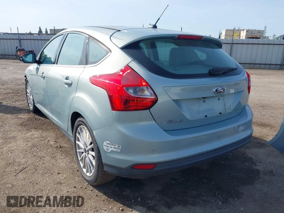 2014 Ford Focus Electric z VIN 1FADP3R41EL238035, wystawiony jako IAAI lot #41975546 z przebiegiem 72 873 mil mil oraz . Historia ofert i sprzedaży dostępna na DreamBid. Obrazek 3.