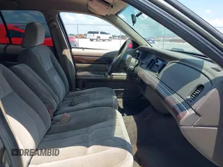 2003 Mercury Grand Marquis GS Convenience z VIN 2MEFM74W83X678151, wystawiony jako IAAI lot #42393410 z przebiegiem 273 966 mil mil oraz . Historia ofert i sprzedaży dostępna na DreamBid. Obrazek 5.