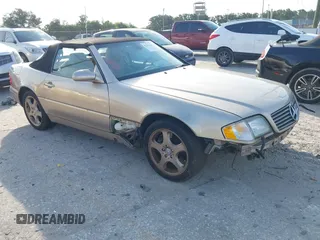 2000 Mercedes-Benz SL 500 z VIN WDBFA68F6YF194611, wystawiony jako IAAI lot #42362699 z przebiegiem 120 647 mil mil oraz . Historia ofert i sprzedaży dostępna na DreamBid. Obrazek 1.