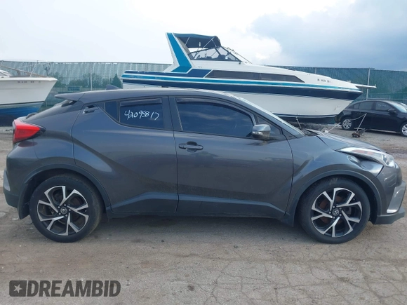 2018 Toyota C-HR XLE z VIN NMTKHMBX3JR009064, wystawiony jako IAAI lot #42095817 z przebiegiem 105 467 mil mil oraz . Historia ofert i sprzedaży dostępna na DreamBid. Obrazek 13.