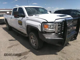 2018 GMC Sierra 2500HD z VIN 1GT12REY5JF181645, wystawiony jako IAAI lot #42073691 z przebiegiem 186 676 mil mil oraz . Historia ofert i sprzedaży dostępna na DreamBid. Obrazek 1.