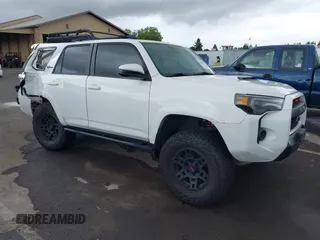 2020 Toyota 4Runner SR5 with VIN JTEBU5JR9L5825528, listed as a IAAI auction lot 42528177 with 49,558 mi miles and . Bid and sale history available at DreamBid. Image 1.
