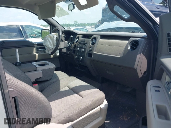 2009 Ford F-150 STX z VIN 1FTRX12W59KB81818, wystawiony jako IAAI lot #42073182 z przebiegiem 76 968 mil mil oraz . Historia ofert i sprzedaży dostępna na DreamBid. Obrazek 5.