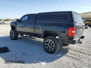 2011 Chevrolet Silverado 1500 LT with VIN 1GCRKSE30BZ401059, listed as a Copart auction lot 52354715 with 200,014 mi miles and Salvage Title. Bid and sale history available at DreamBid. Image 2.