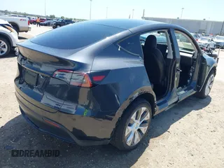 2024 Tesla Model Y with VIN 7SAYGDED2RF040745, listed as a IAAI auction lot 41986613 with 9,778 mi miles and . Bid and sale history available at DreamBid. Image 4.