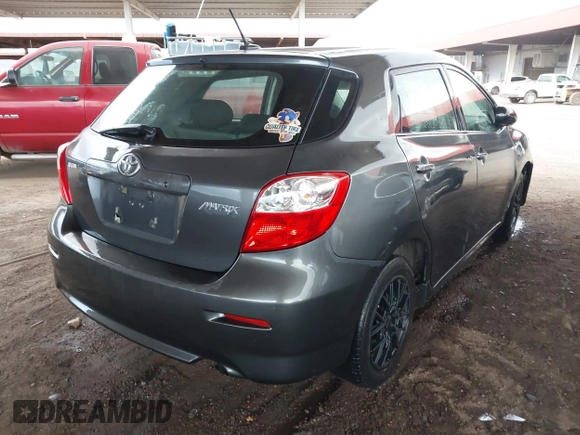 2009 Toyota Matrix z VIN 2T1KU40E29C039725, wystawiony jako IAAI lot #41682877 z przebiegiem 136 717 mil mil oraz . Historia ofert i sprzedaży dostępna na DreamBid. Obrazek 4.