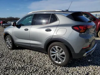 2023 Buick Encore GX Essence z VIN KL4MMGSL9PB152101, wystawiony jako Copart lot #43741825 z przebiegiem 7 605 mil mil oraz Szkoda całkowita • Salvage title. Historia ofert i sprzedaży dostępna na DreamBid. Obrazek 2.
